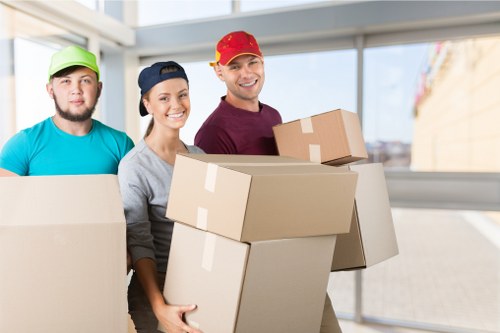 Moving van service for homes and flats in Holland Park