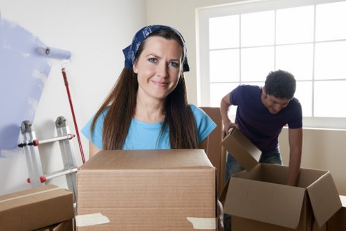 Packing and loading support for a flat move in Holland Park