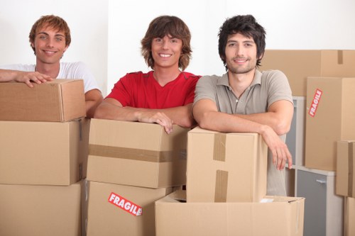 Local moving service supporting homes and flats in Holland Park